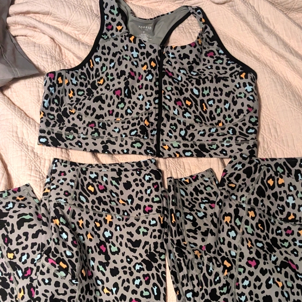Like New Torrid Size 3 Leopard Active Set